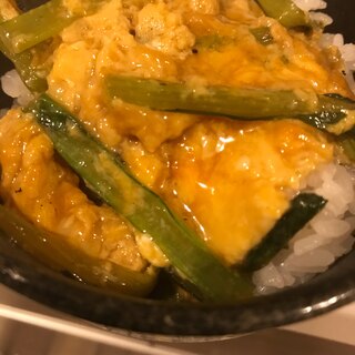 ニラ玉丼